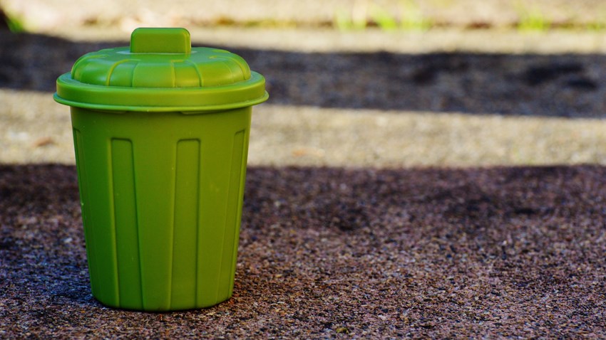 Místostarosta V. Chroust  prosazuje změnu úhrady za svoz odpadu. Mnozí by si tak za odvoz popelnice připlatili.